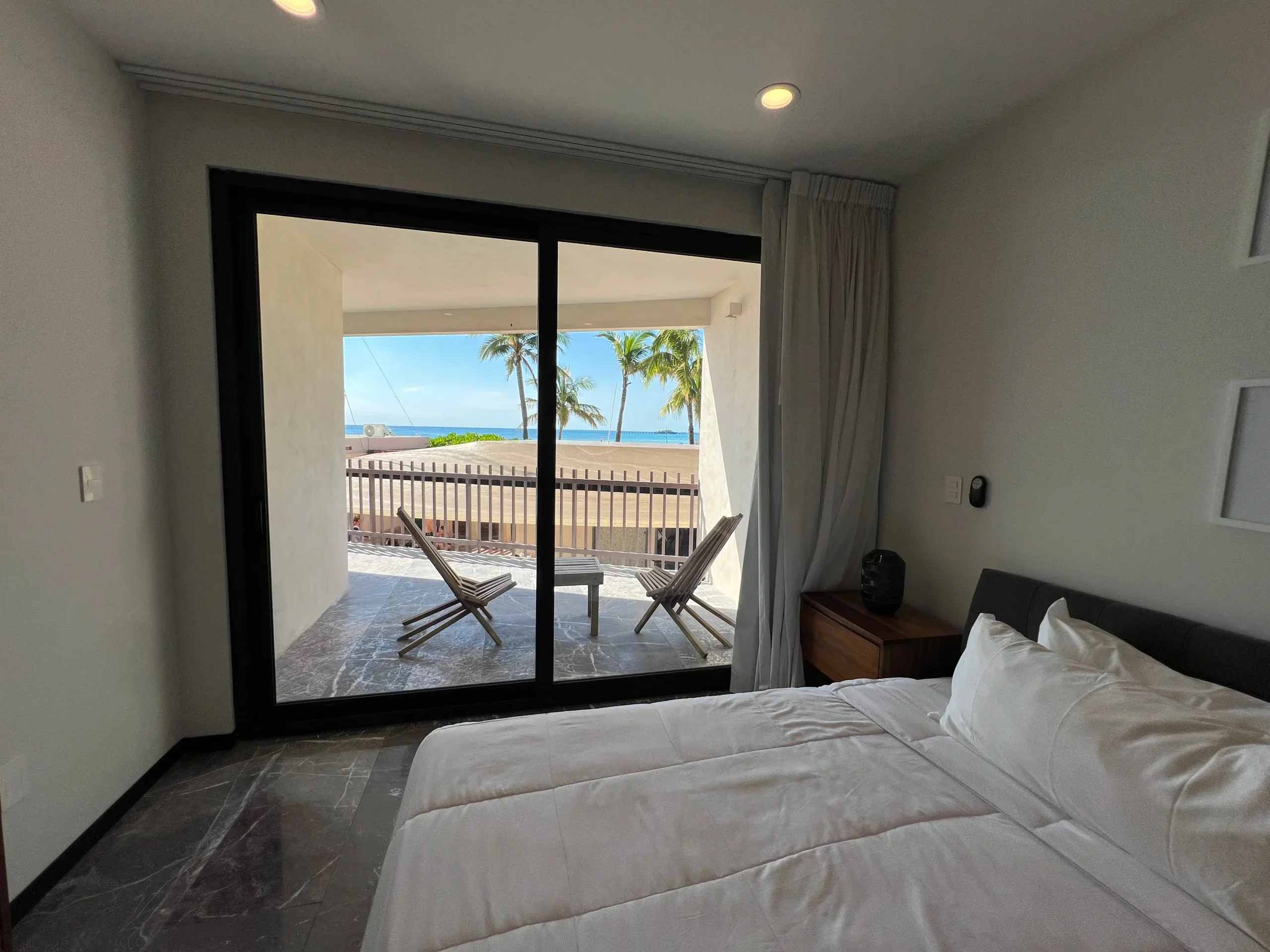 IT Beach · Condo beachfront de 2 recámaras con terraza privada 2